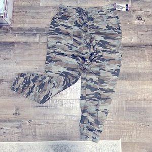 NWT Gap Camo Tencel Joggers Size Small